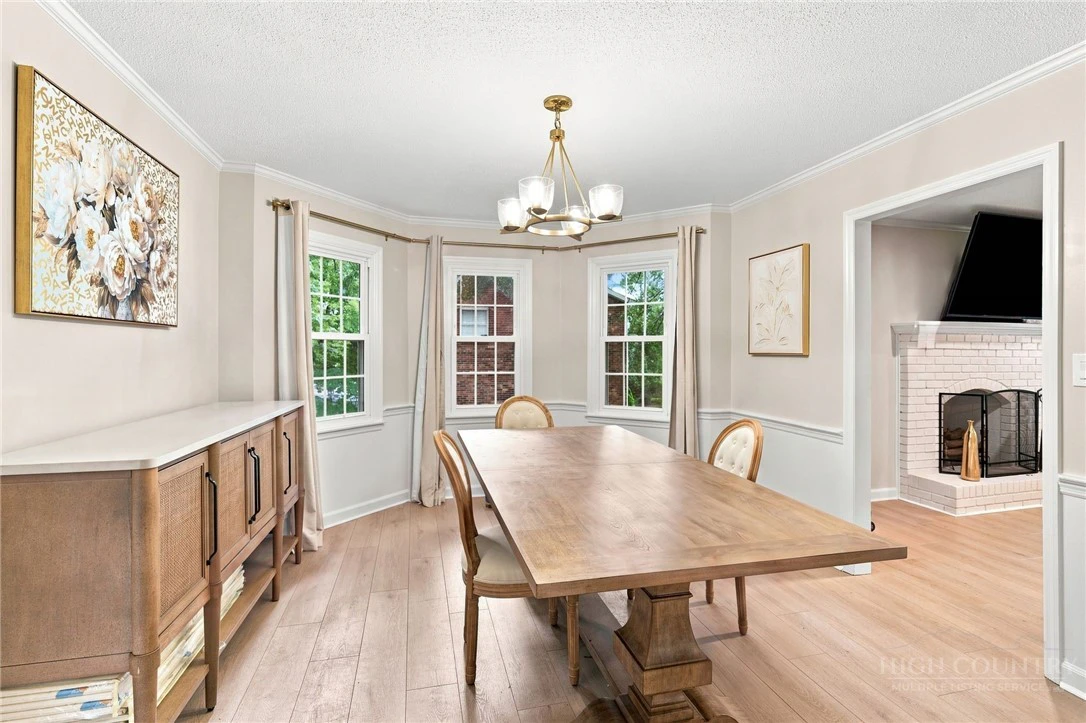 Image number 5 for the current listing