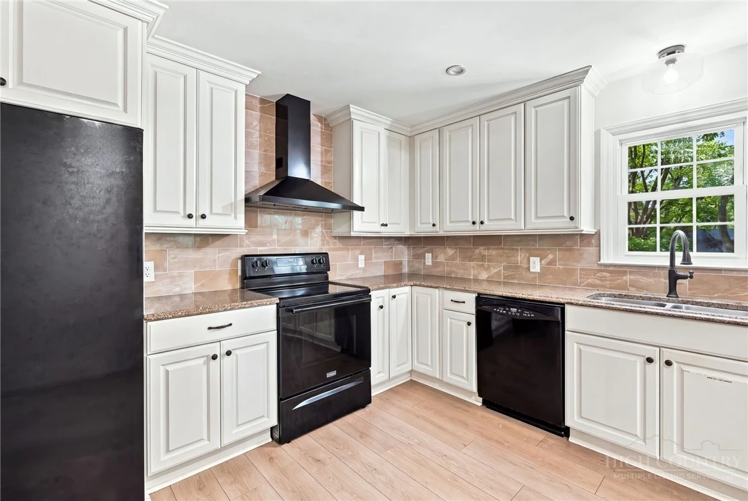 Image number 6 for the current listing