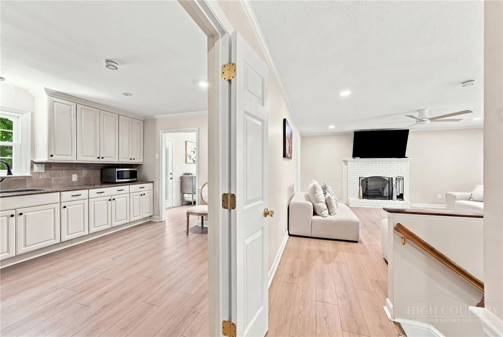 Image number 9 for the current listing