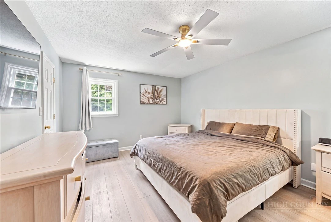 Image number 10 for the current listing