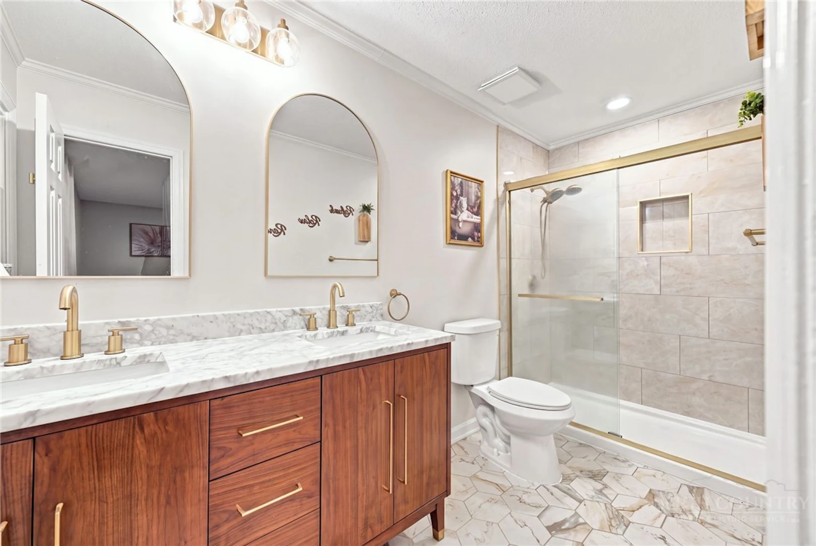Image number 12 for the current listing