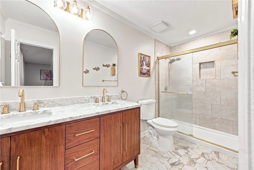 Image number 12 for the current listing