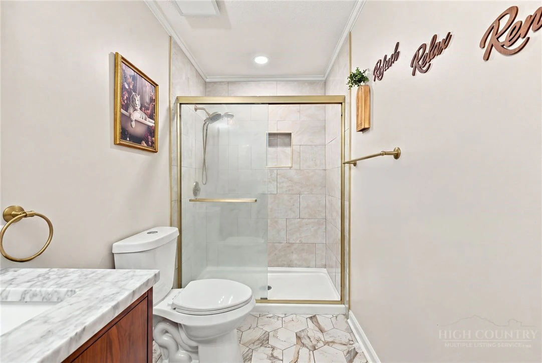Image number 13 for the current listing