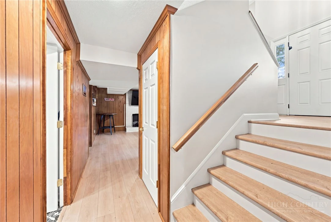 Image number 19 for the current listing