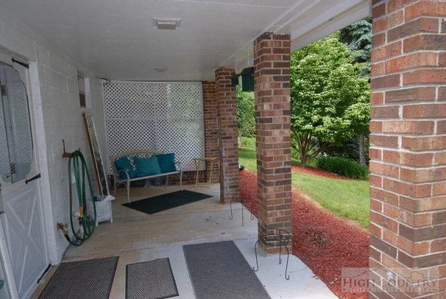 Image number 3 for the current listing