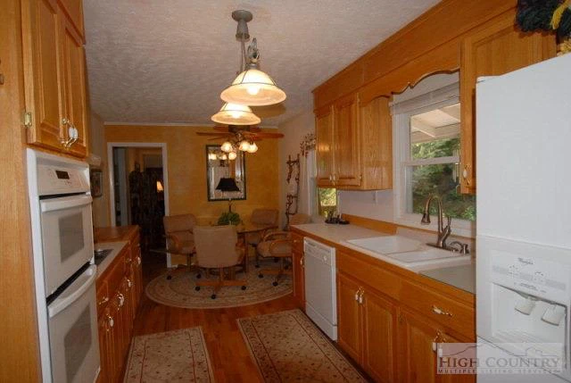 Image number 15 for the current listing