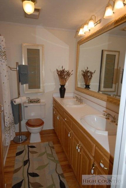 Image number 18 for the current listing