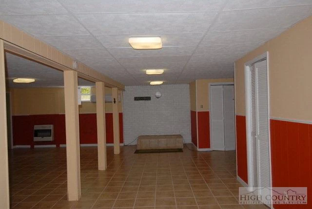 Image number 19 for the current listing