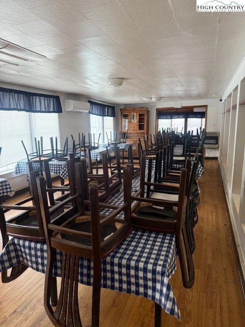 Image number 12 for the current listing