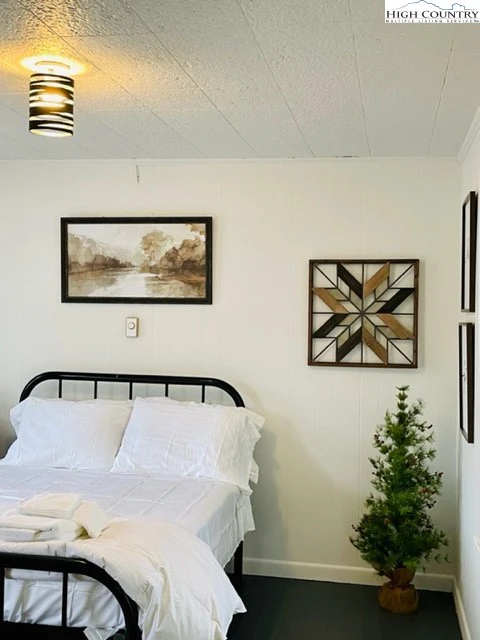 Image number 6 for the current listing