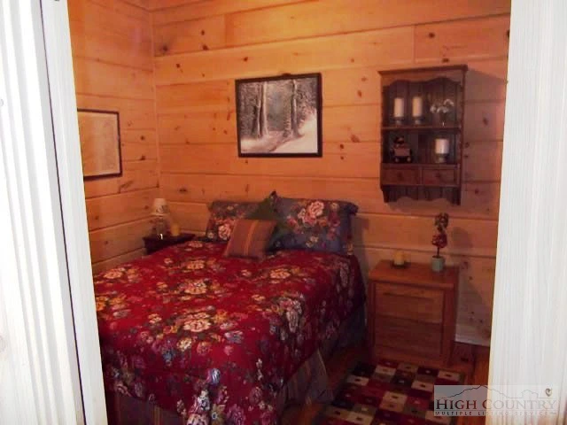 Image number 13 for the current listing