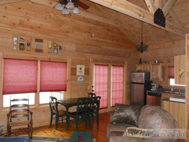Image number 4 for the current listing