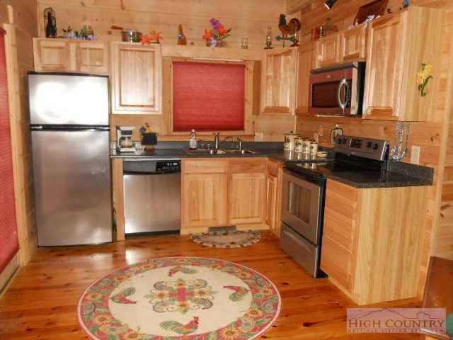 Image number 9 for the current listing