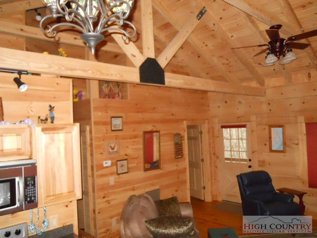Image number 11 for the current listing