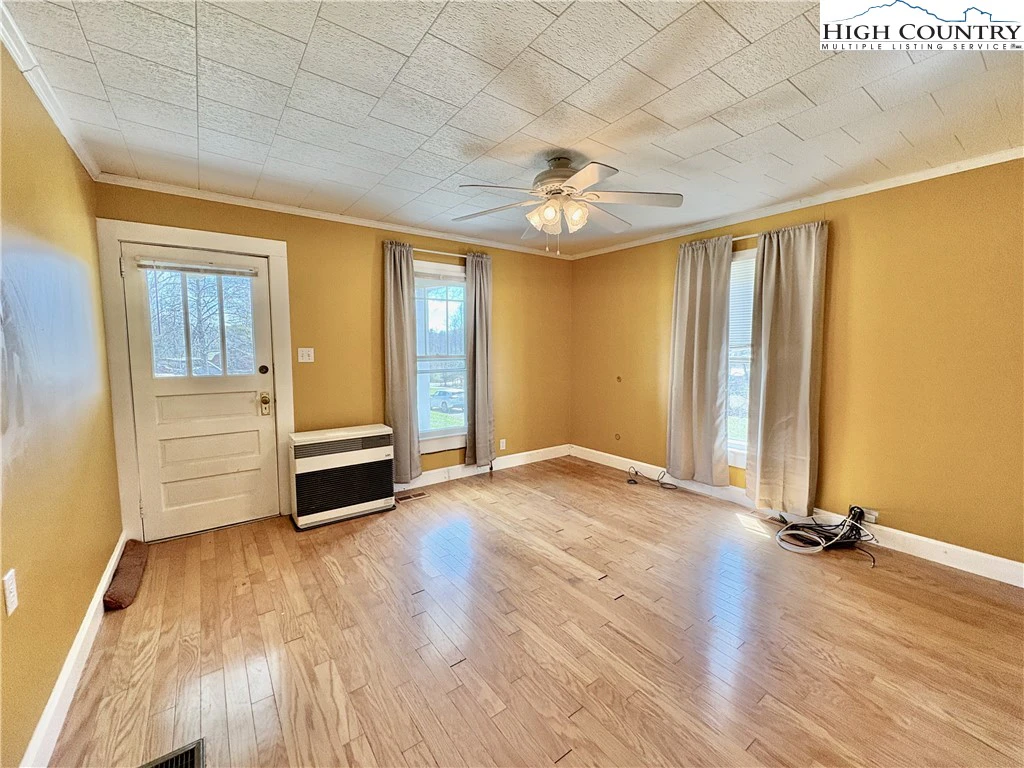Image number 21 for the current listing