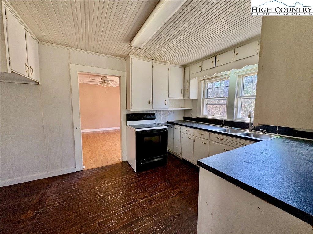 Image number 17 for the current listing