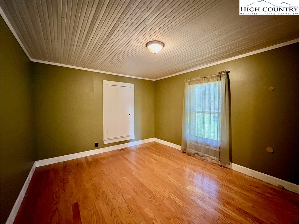 Image number 2 for the current listing