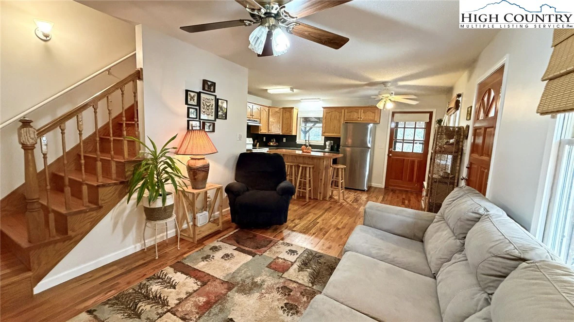 Image number 3 for the current listing
