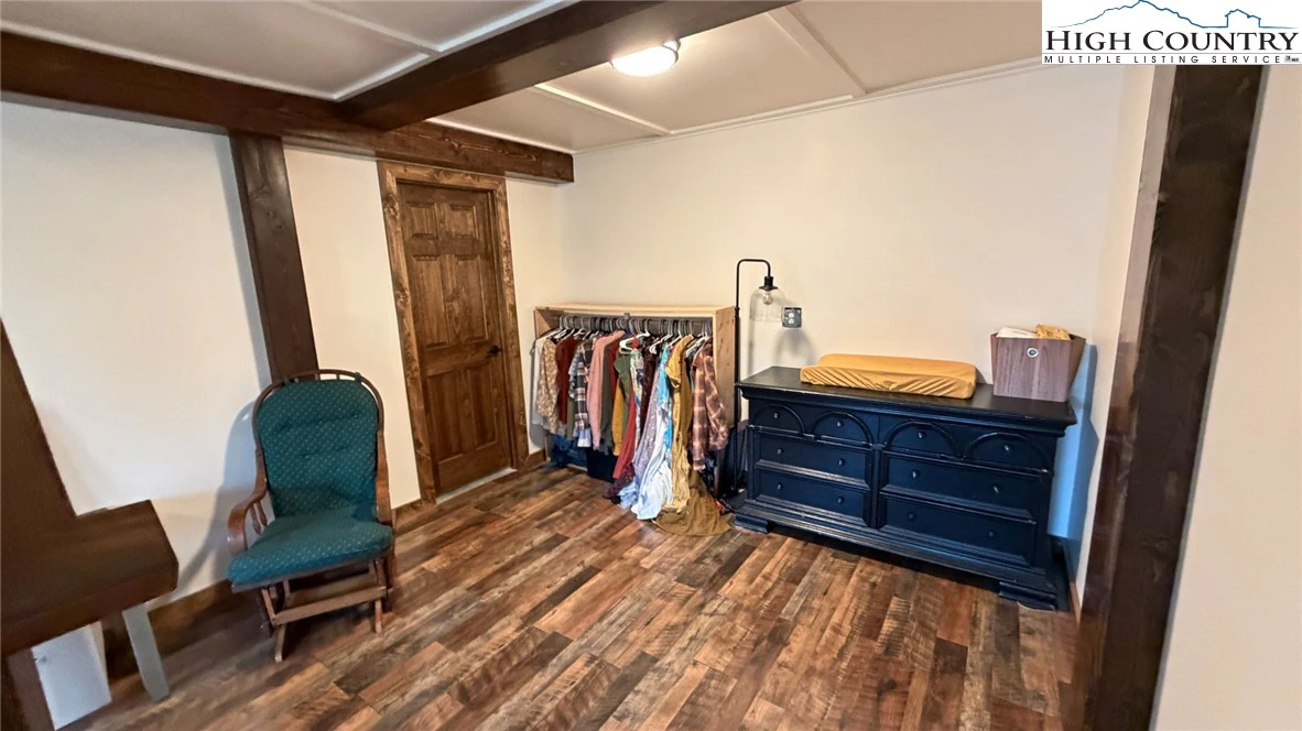 Image number 2 for the current listing