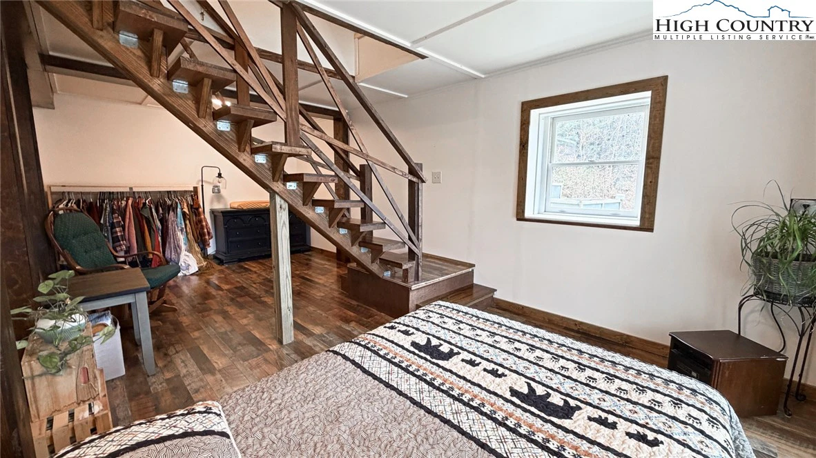 Image number 12 for the current listing