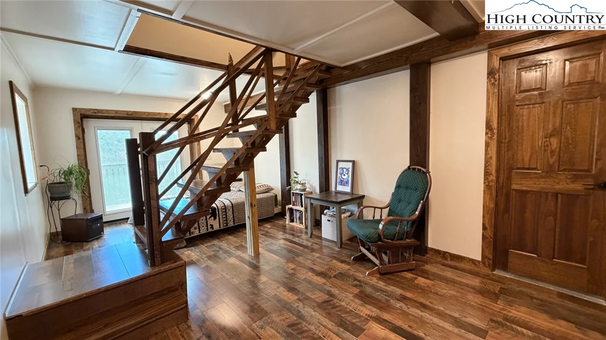 Image number 13 for the current listing
