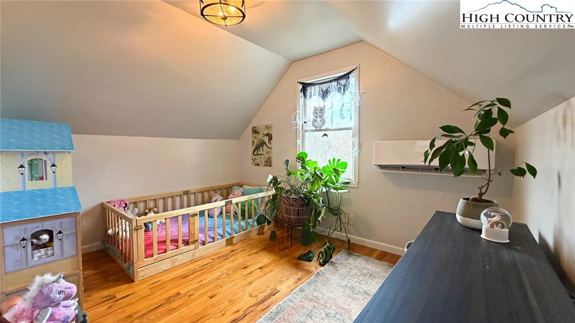 Image number 4 for the current listing