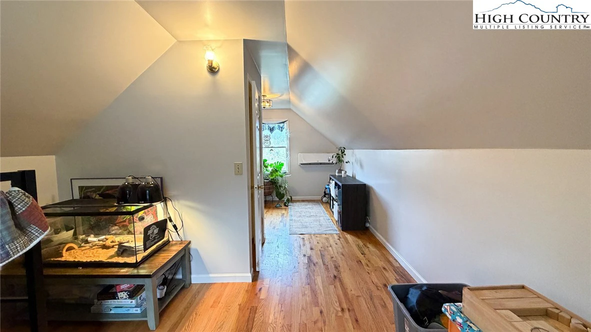 Image number 8 for the current listing