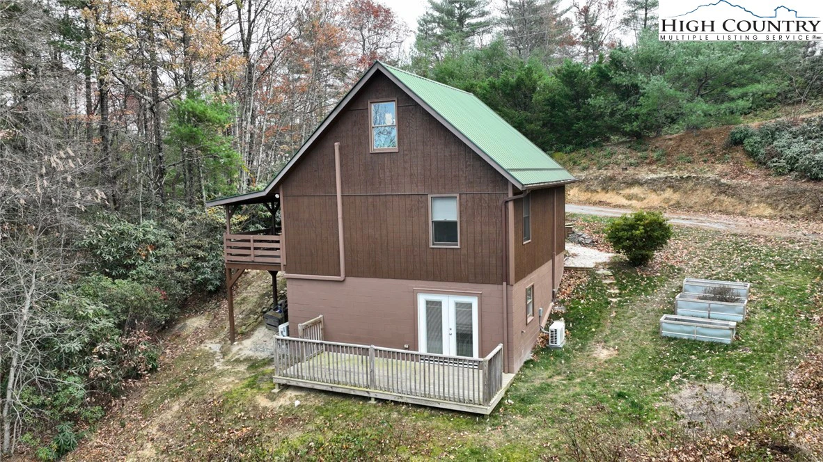 Image number 17 for the current listing