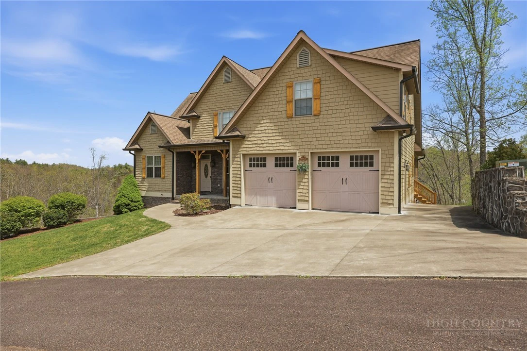 Image number 1 for the current listing