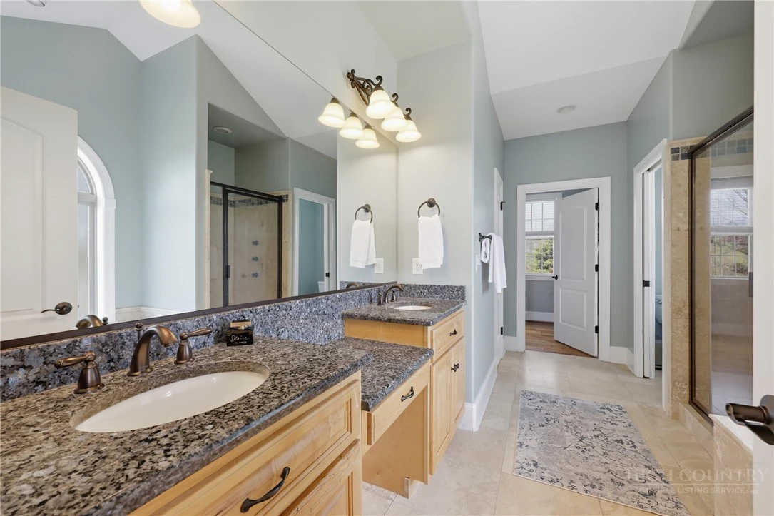 Image number 5 for the current listing