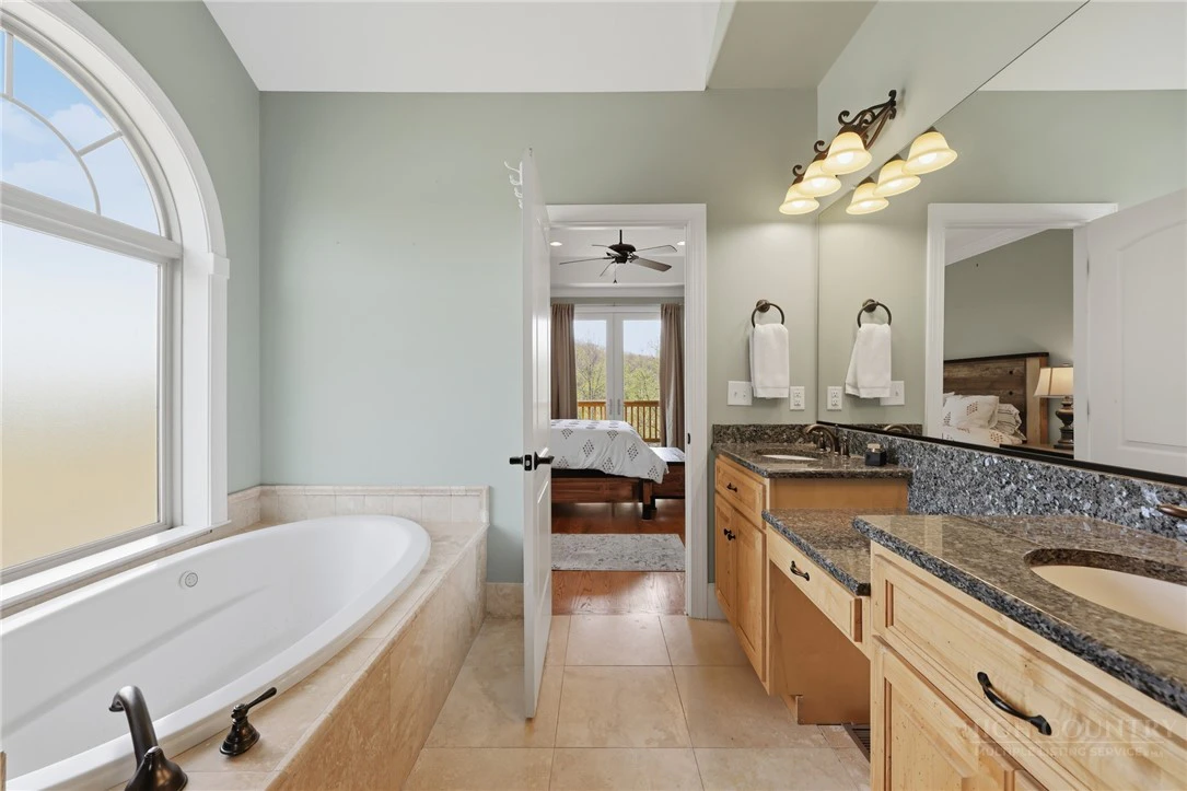 Image number 7 for the current listing