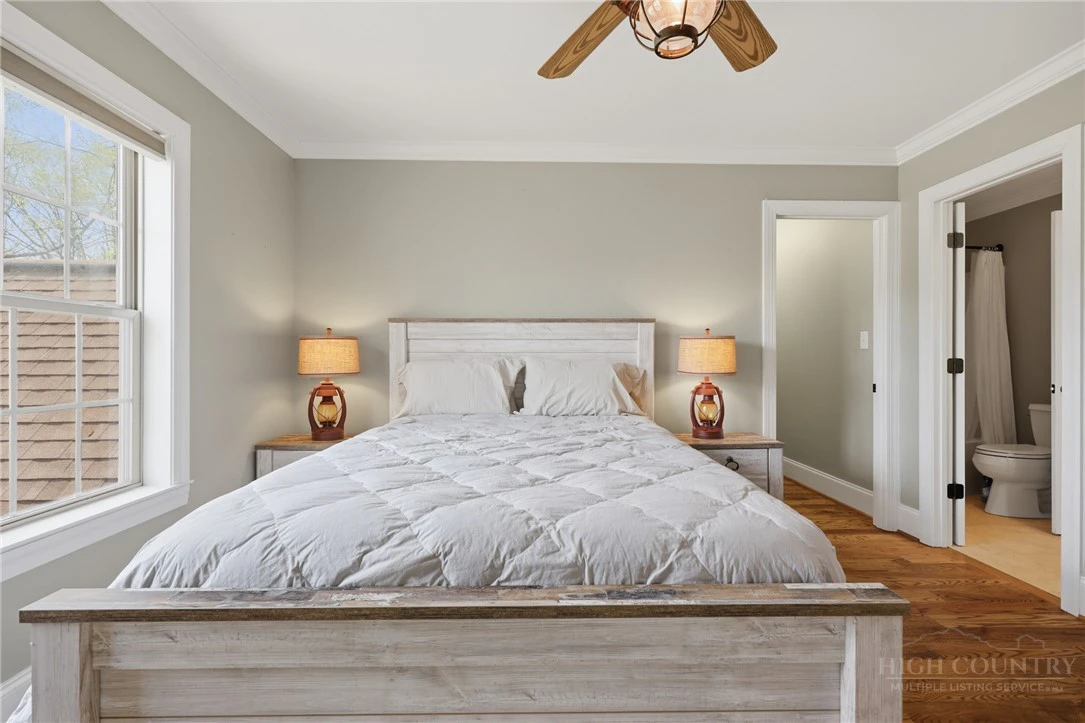 Image number 10 for the current listing