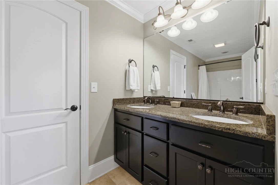 Image number 12 for the current listing