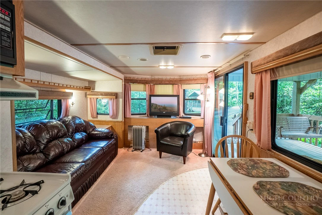 Image number 3 for the current listing
