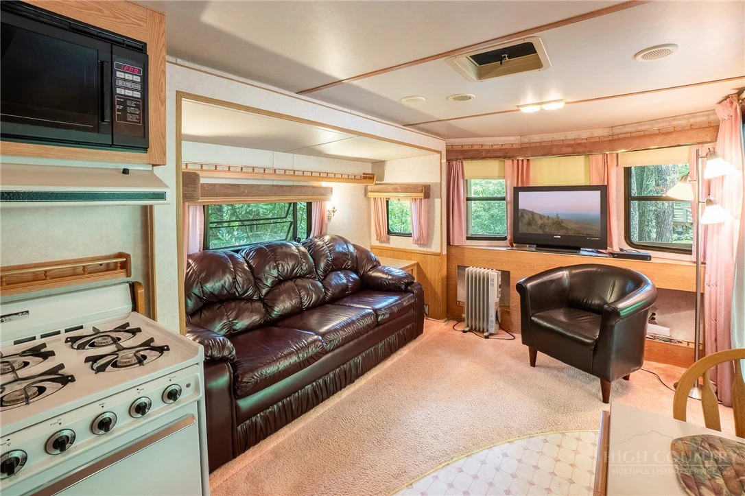 Image number 5 for the current listing