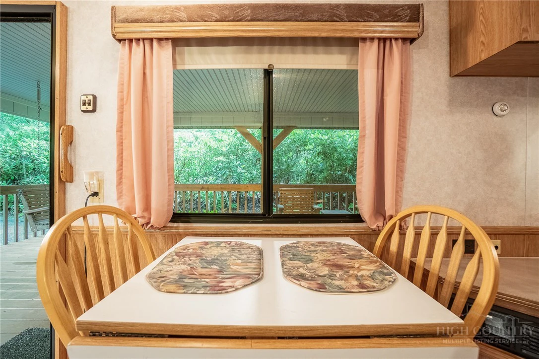 Image number 8 for the current listing