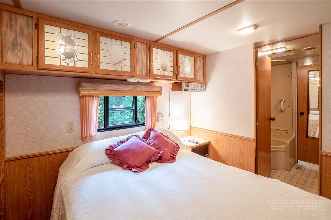 Image number 10 for the current listing