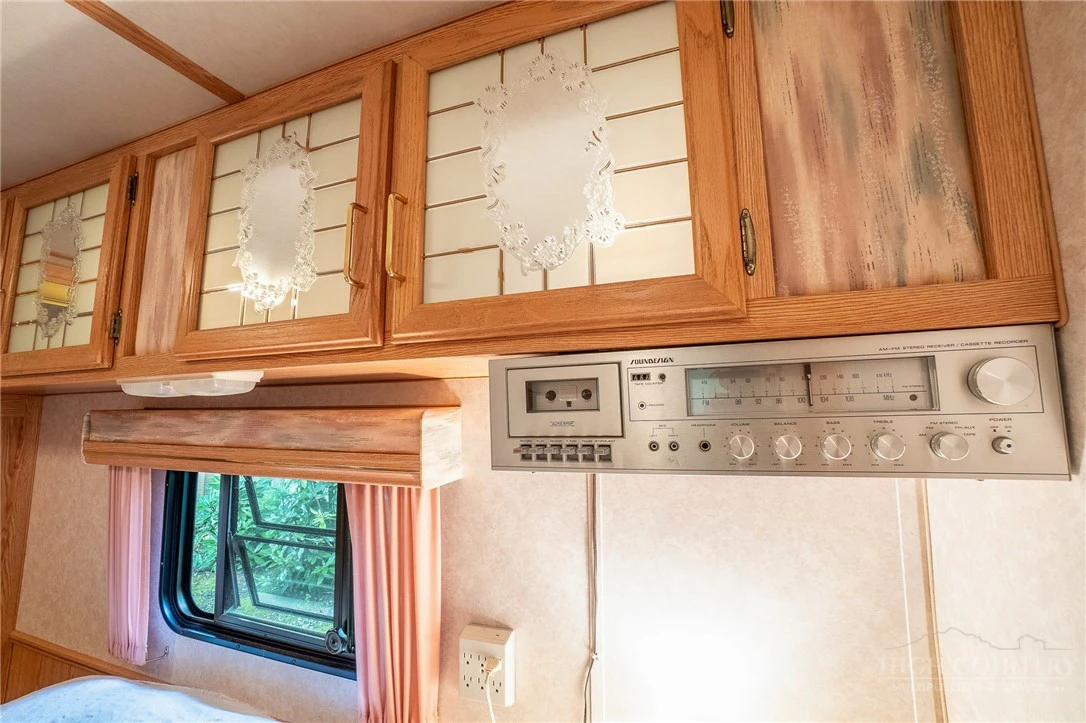 Image number 11 for the current listing