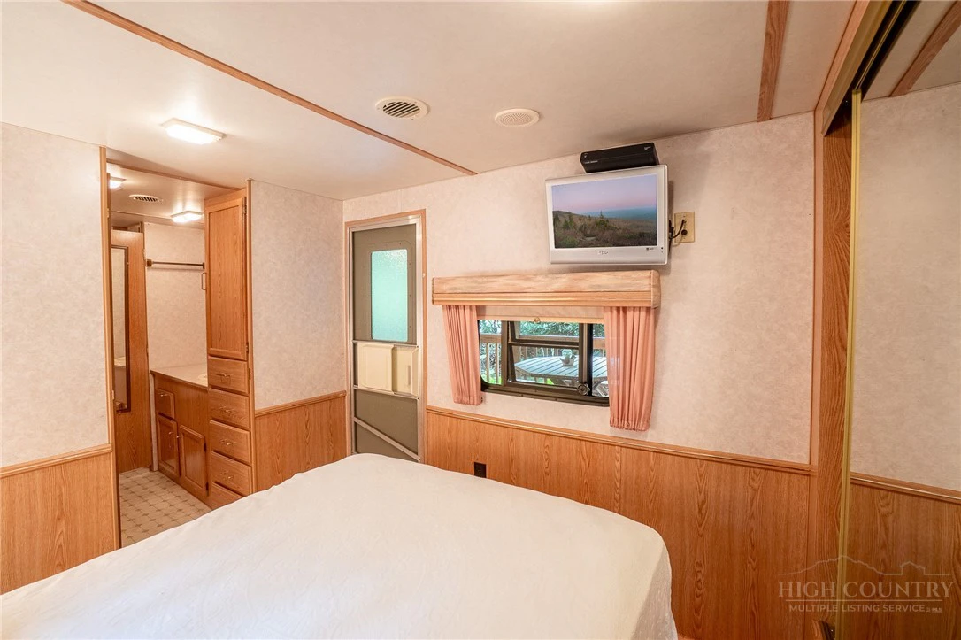 Image number 12 for the current listing