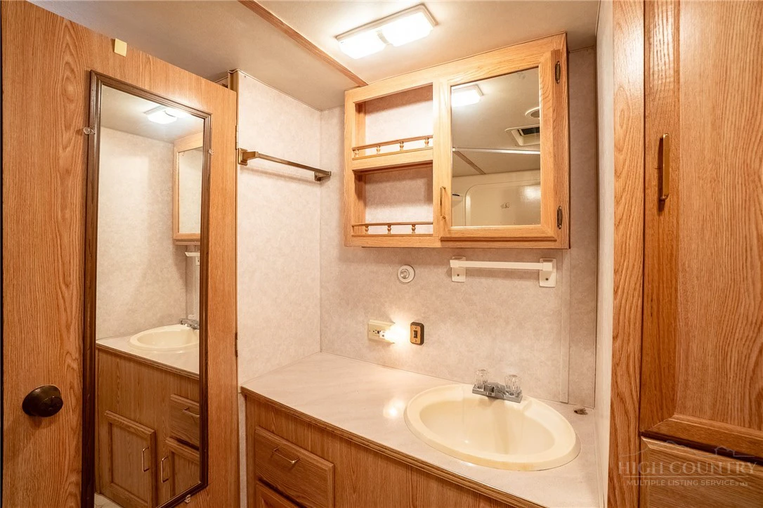 Image number 13 for the current listing