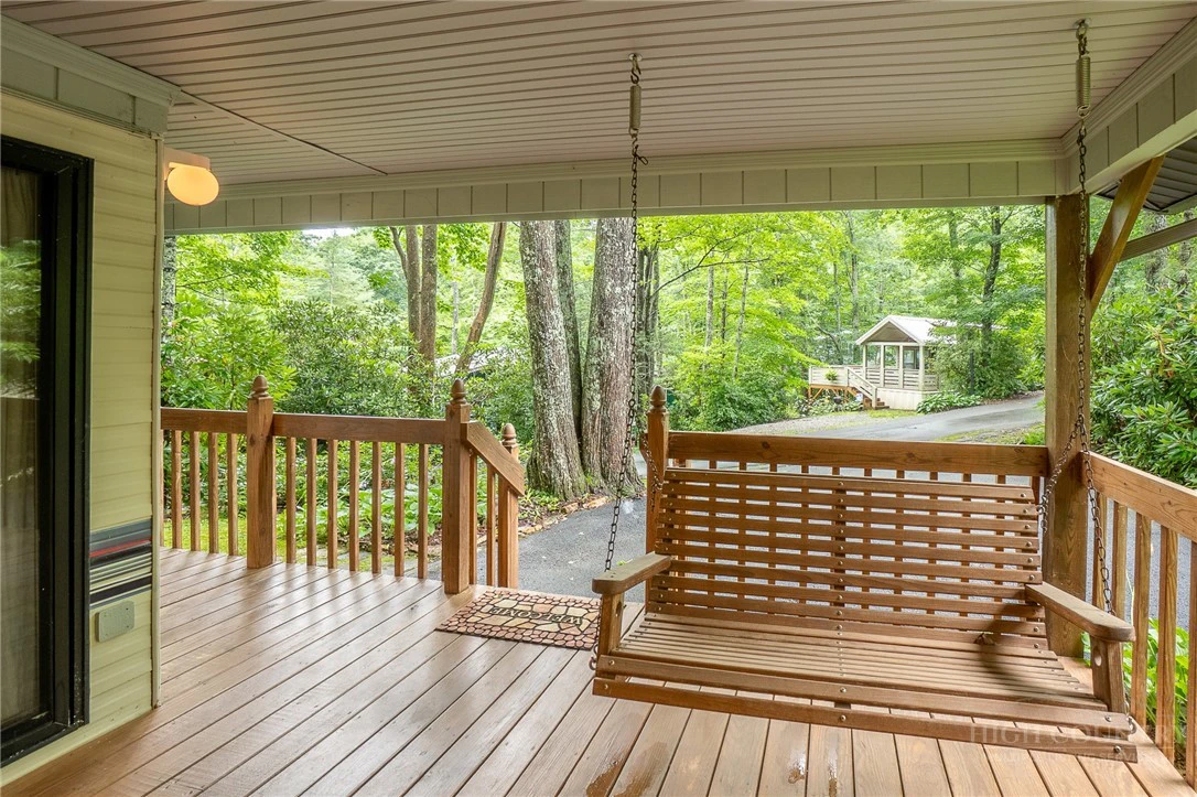 Image number 15 for the current listing