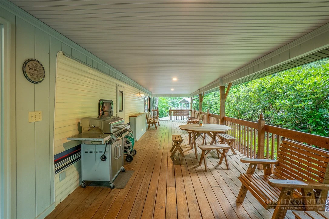 Image number 17 for the current listing