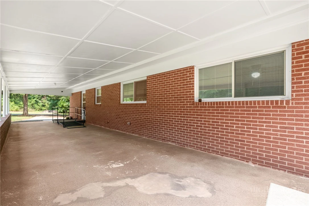 Image number 2 for the current listing