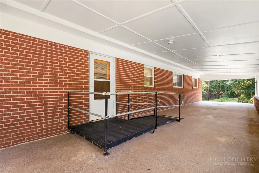 Image number 3 for the current listing