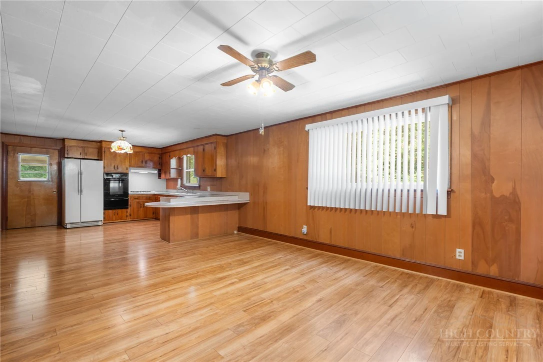 Image number 6 for the current listing