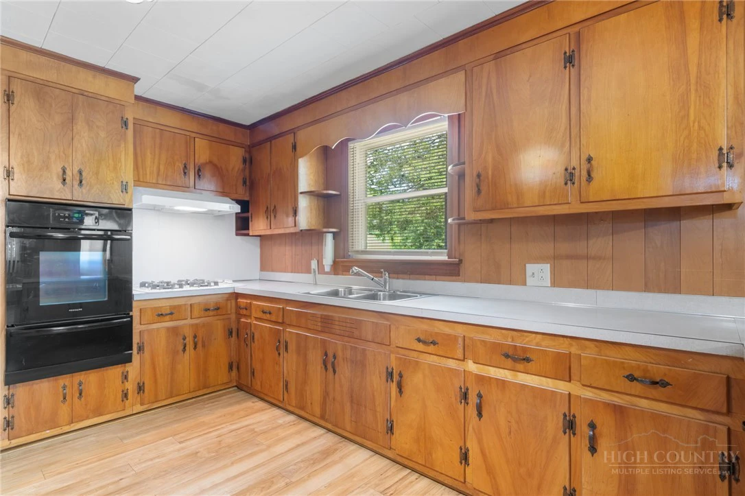 Image number 8 for the current listing