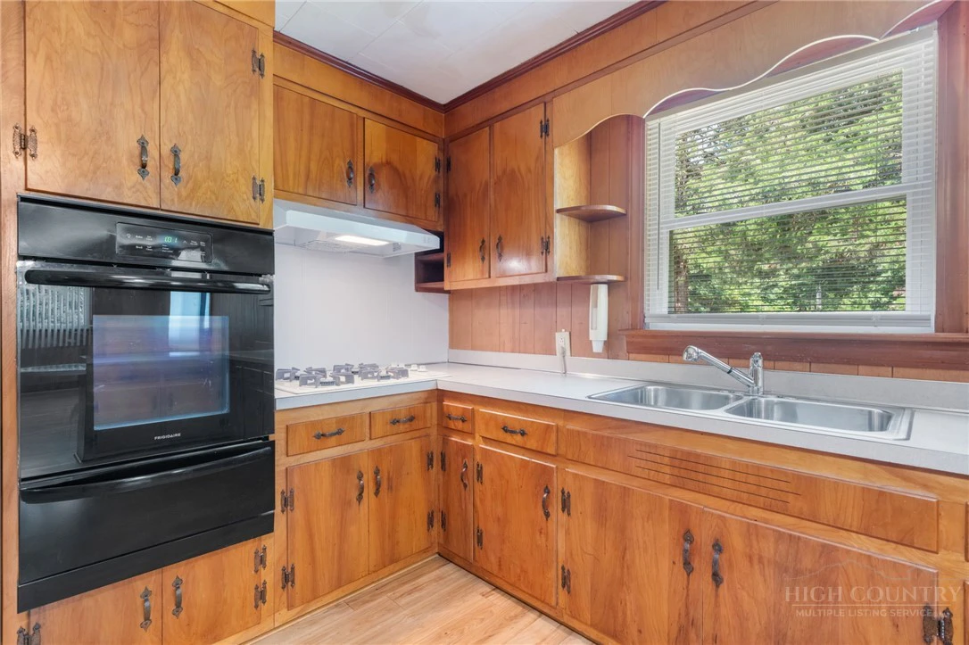 Image number 9 for the current listing