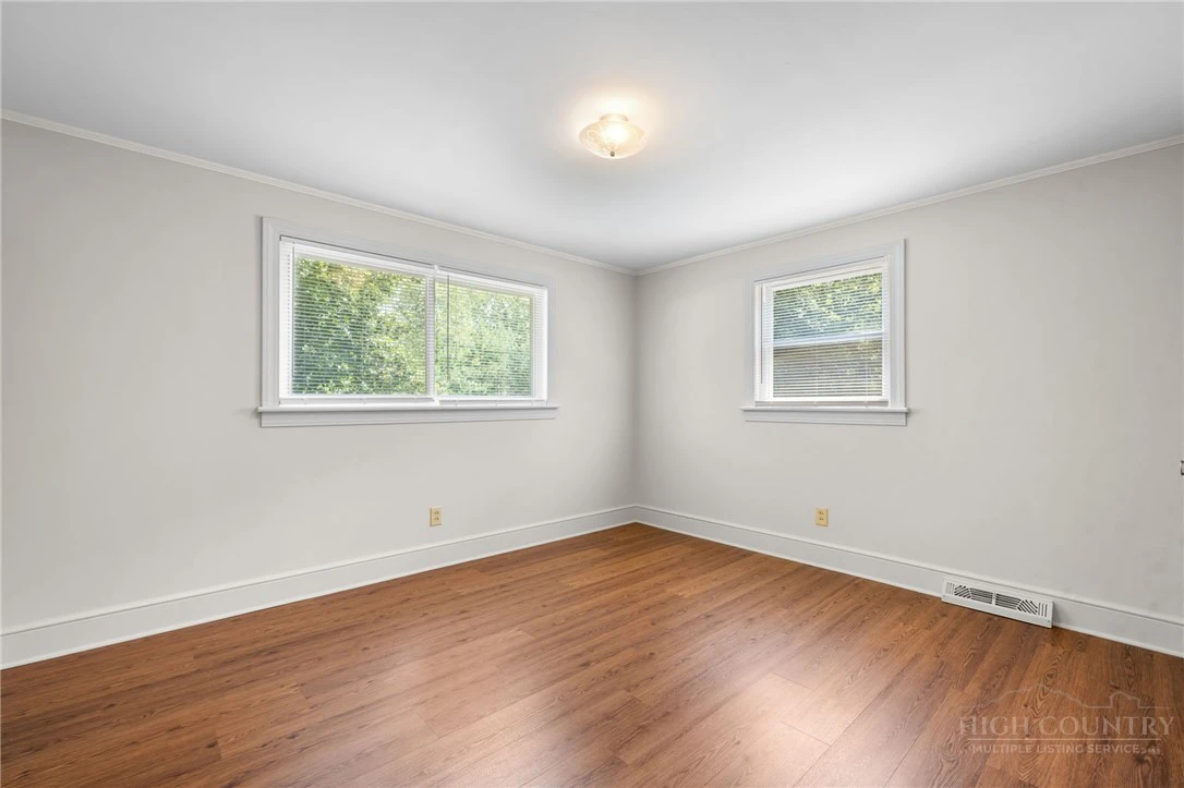 Image number 12 for the current listing