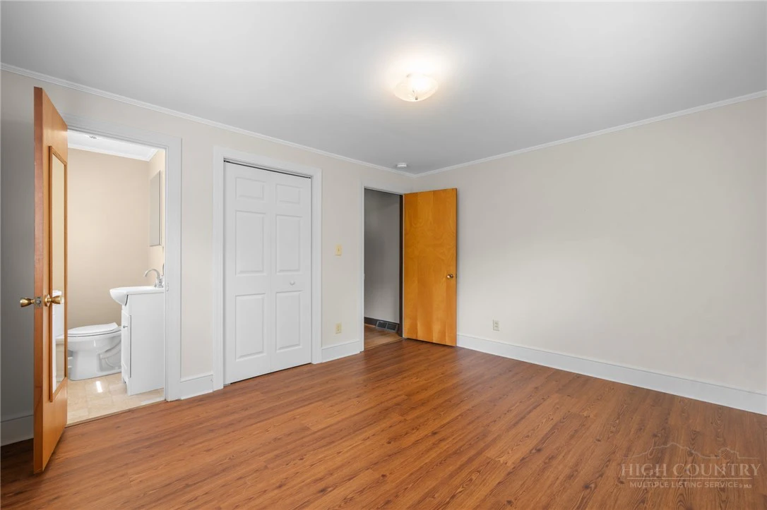 Image number 13 for the current listing