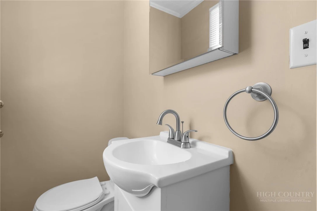 Image number 14 for the current listing